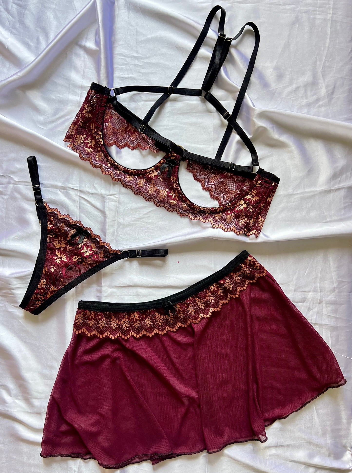 Set Leia Borgoña/Dorado con Falda